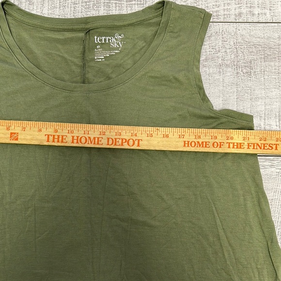 Terra & Sky Green Boxy Sleeveless Tank Top - Picture 3 of 6
